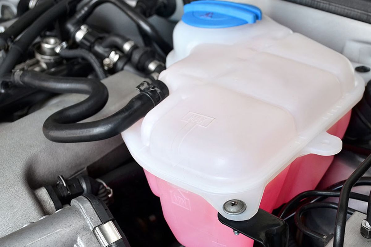 Jangan Sampai Mogok! Cek Air Radiator Sebelum Perjalanan Jauh