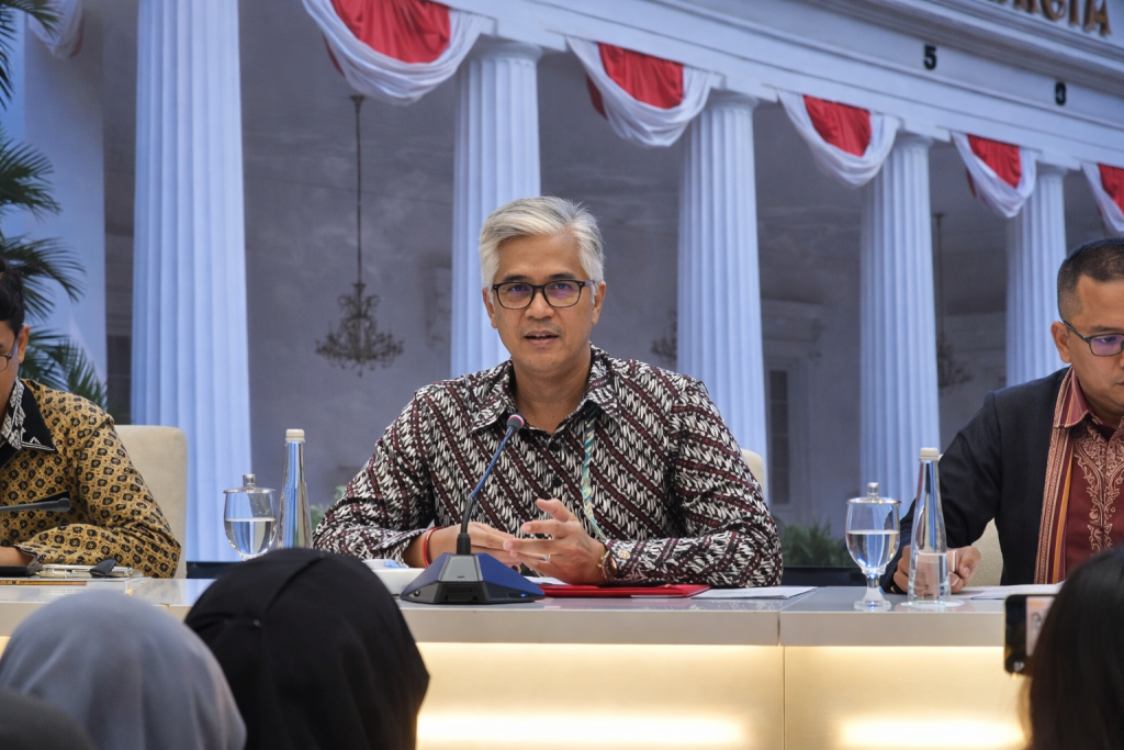 Dubes RI Rolliansyah Soemirat menyampaikan keterangan terkait kondisi WNI di Iran.