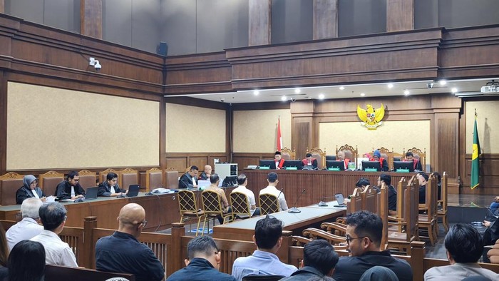 Korupsi Minyak Mentah: Eks Dirut Pertamina Dkk Dituntut 16 Tahun