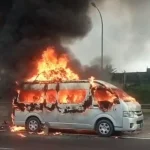 Minibus Terbakar di Tol Japek KM 40, Semua Penumpang Selamat