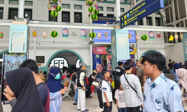 Arus Balik 2026 Melonjak, Pasar Senen Dipadati Penumpang