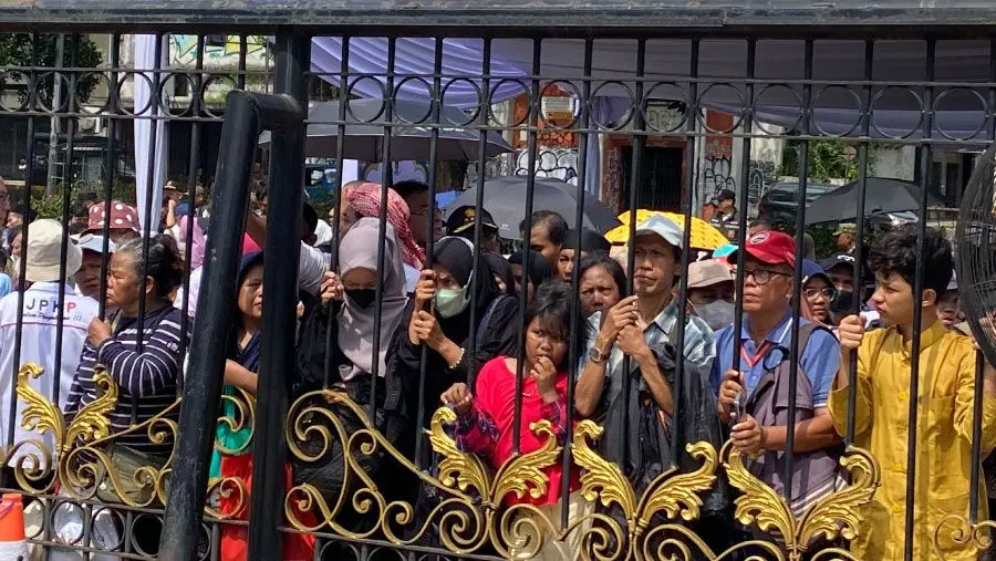 Rela Antre Panas Demi Prabowo dan Sembako di Istana Negara