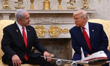 Trump Hentikan Netanyahu, Hubungan AS–Israel Mulai Goyah?
