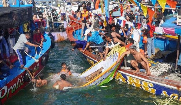Meriah! Larung Kepala Kerbau Jepara 2026 Dipadati ribuan Warga