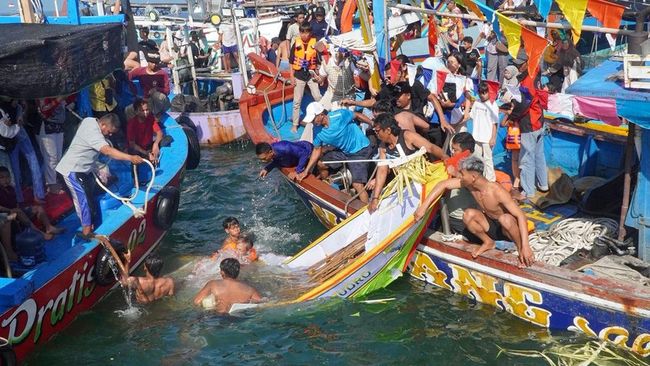 Meriah! Larung Kepala Kerbau Jepara 2026 Dipadati ribuan Warga