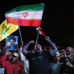 Warga Iran Pamer Rudal Balistik Jelang Akhir Gencatan Senjata