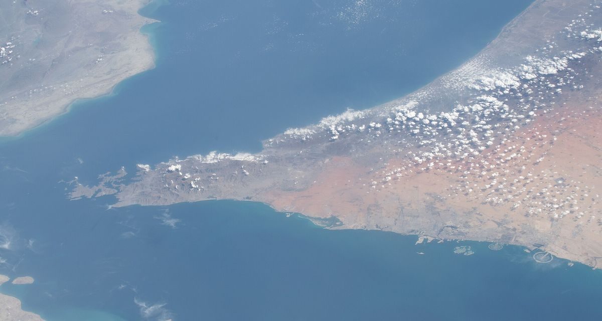 Iran Tutup Selat Hormuz, Ketegangan dengan AS Memanas