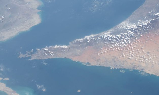 Iran Tutup Selat Hormuz, Ketegangan dengan AS Memanas