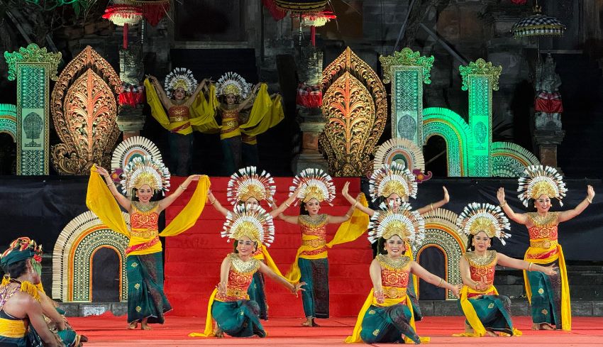 Tari Janger “Tegal Suci” Semarakkan Pekan Budaya Gianyar