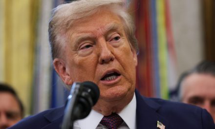 Trump Minta Marinir AS Tembak Kapal Ranjau di Selat Hormuz