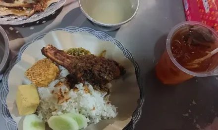 Bebek Bumbu Hitam Madura di Jakarta, Kuliner Pedas Gurih