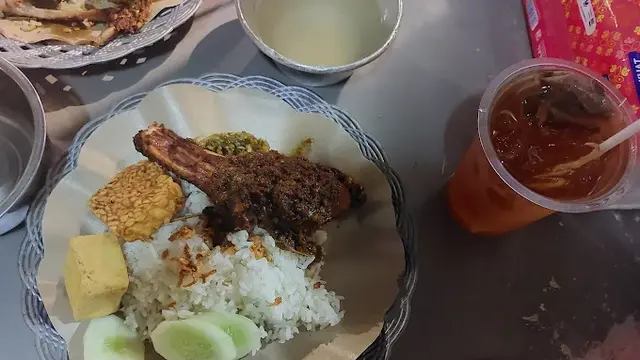 Bebek Bumbu Hitam
