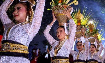 Kirab Panji Mahkota Binokasih di Bandung Budaya Padjajaran