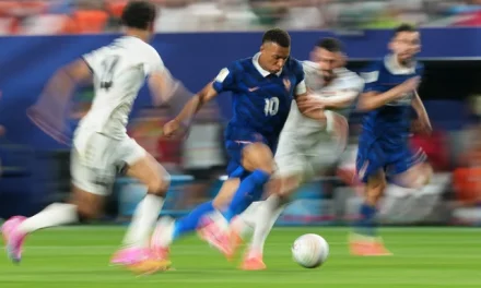 Kylian Mbappe Ukir Sejarah, Pertahankan Golden Boot Piala Dunia 2026