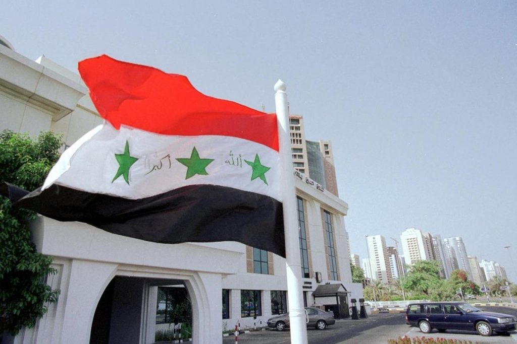 Aparat Irak menangkap tiga perwira senior Kementerian Pertahanan dan lima insinyur dalam kasus dugaan korupsi proyek rehabilitasi rumah sakit militer di Baghdad.