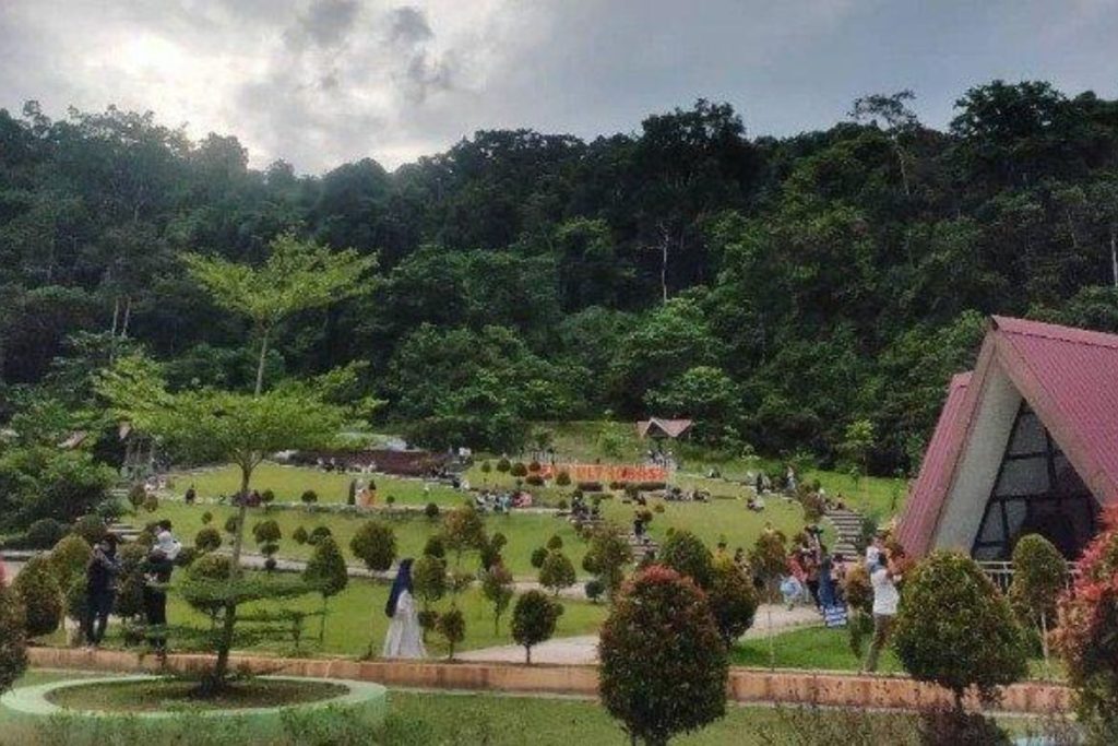 salah satu tempat wisata favorit di Kota Kendari, Sulawesi Tenggara.
