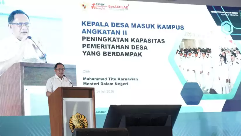 Menteri Dalam Negeri Tito Karnavian menghadiri program Kepala Desa Masuk Kampus di Universitas Indonesia dan membahas penguatan tata kelola pemerintahan desa.