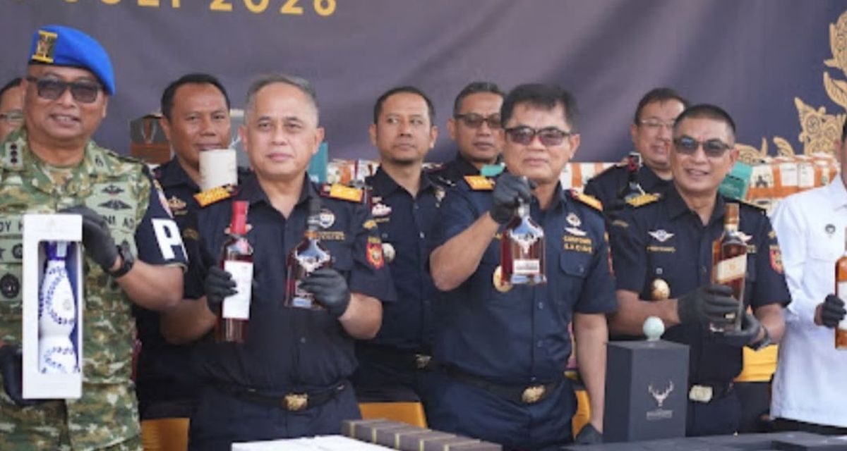 Bea Cukai Bongkar Miras Ilegal di Bali, 20.000 Botol Disita