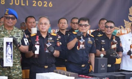 Bea Cukai Bongkar Miras Ilegal di Bali, 20.000 Botol Disita