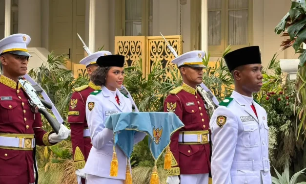 Profil Neeltje Werimon, Pembawa Baki Penurunan Bendera HUT ke-81 RI