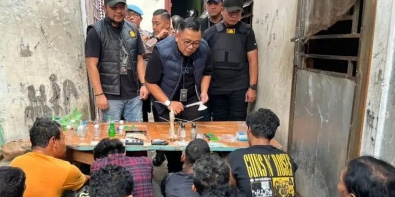 Polisi Gerebek Dua Lokasi Peredaran Narkoba di Medan, 9 Pria Diamankan