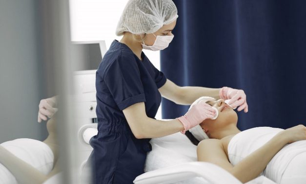 Perbedaan Face Lift Operasi dan Non-Bedah untuk Mengencangkan Kulit, Mana yang Lebih Tepat?