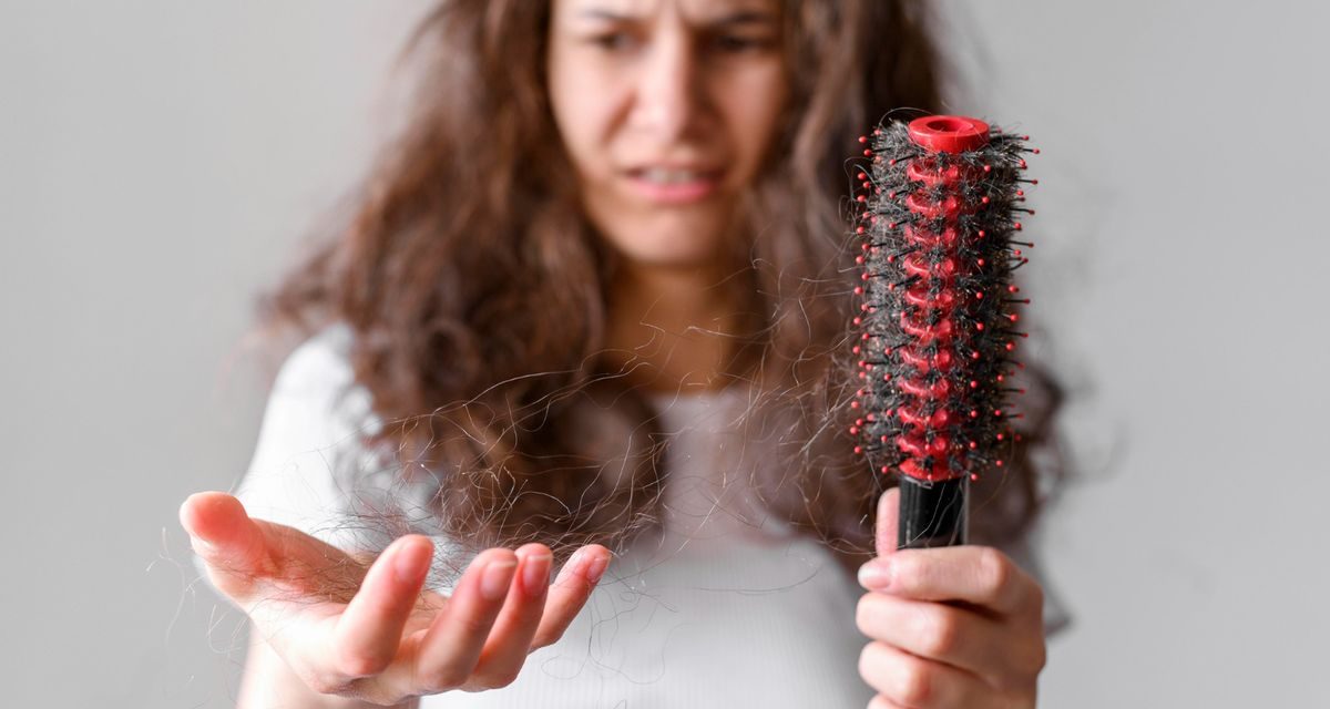 Kekurangan Nutrisi hingga Gaya Hidup Bisa Memicu Rambut Rontok