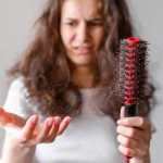 Kekurangan Nutrisi hingga Gaya Hidup Bisa Memicu Rambut Rontok