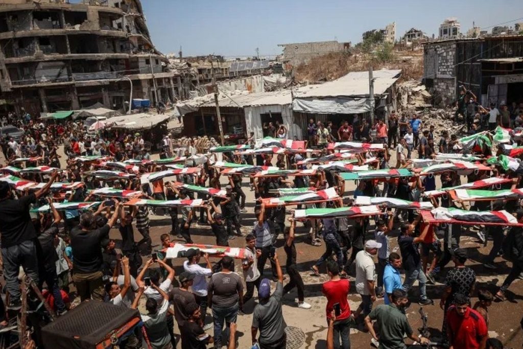 Prosesi pemakaman massal 112 korban serangan di kawasan Sabra, Gaza, yang dihadiri ribuan warga dan keluarga Abu Shreia.
