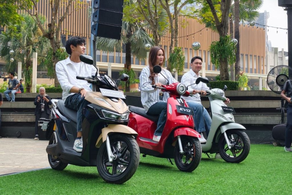 Pemeriksaan kesehatan baterai motor listrik bekas untuk mengetahui kondisi dan nilai jual kembali kendaraan