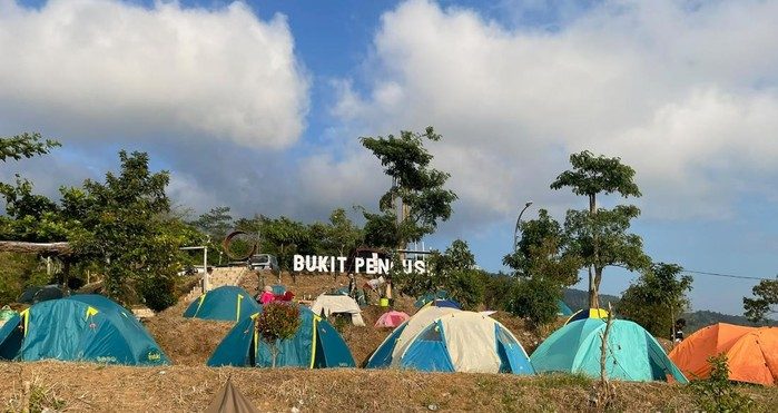 Panorama Bukit Pengusen Pati di Lereng Muria sebagai destinasi wisata camping dan menikmati sunrise.