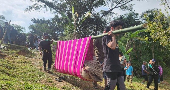 Tradisi Mangngaro Mamasa Pindahkan 48 Jenazah Leluhur ke Liang Pemakaman Baru