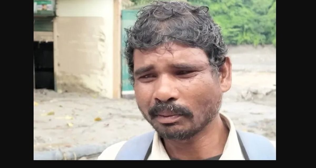 Ayah Pinjam Uang demi Cari Putranya yang Hilang dalam Banjir Bandang Nepal