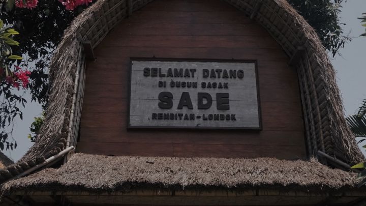 Pesona Desa Adat Sade Lombok sebelum kebakaran menghanguskan rumah adat dan bangunan budaya